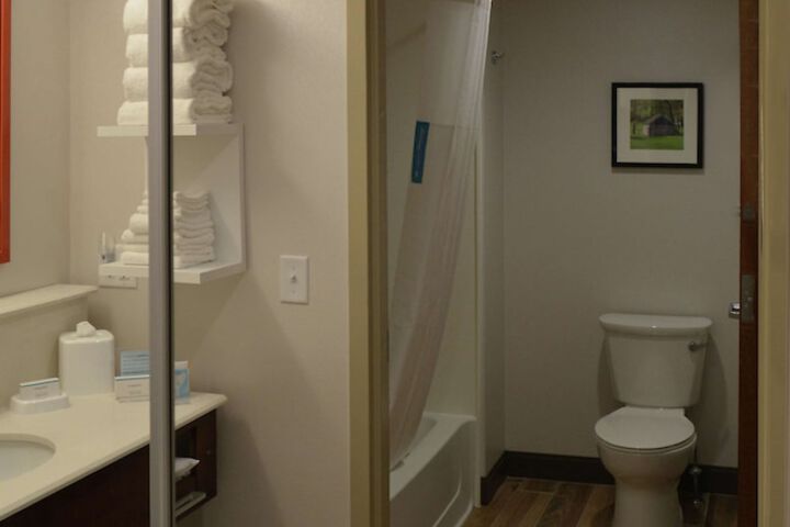 Hampton Inn & Suites Philadelphia / Media