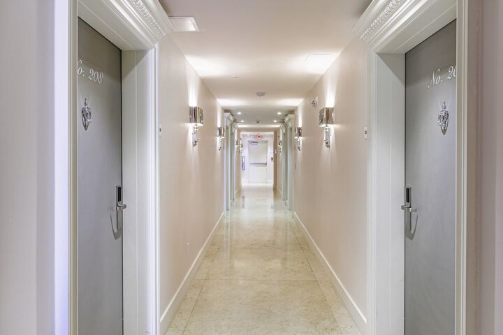 Ballroom/Hall 75 of 79