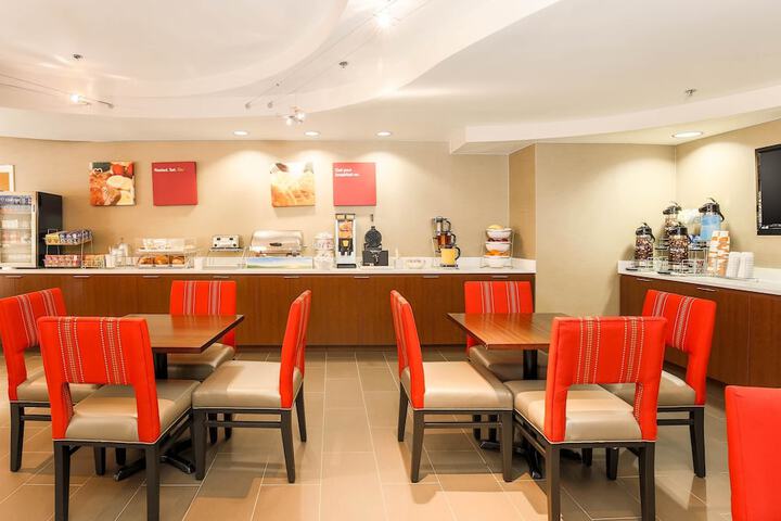 Dining 14 of 19