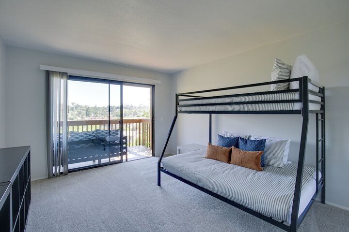 La Mesa Townhome: 15 Mi to San Diego!