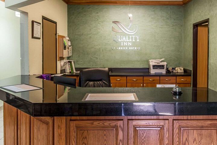 Quality Inn at Collins Road - Cedar Rapids
