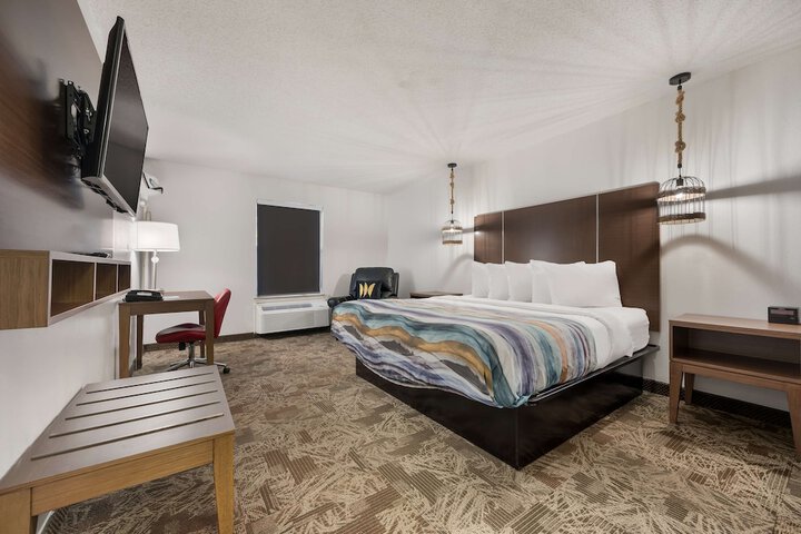 Room 11 of 34