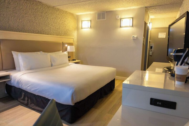 Room 18 of 48
