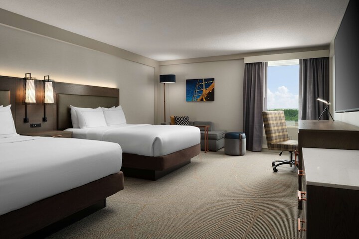DoubleTree by Hilton Pittsburgh Airport