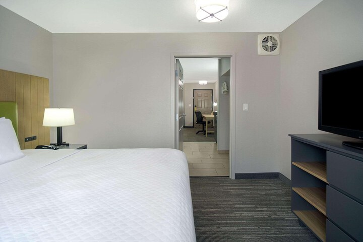 Room 16 of 40