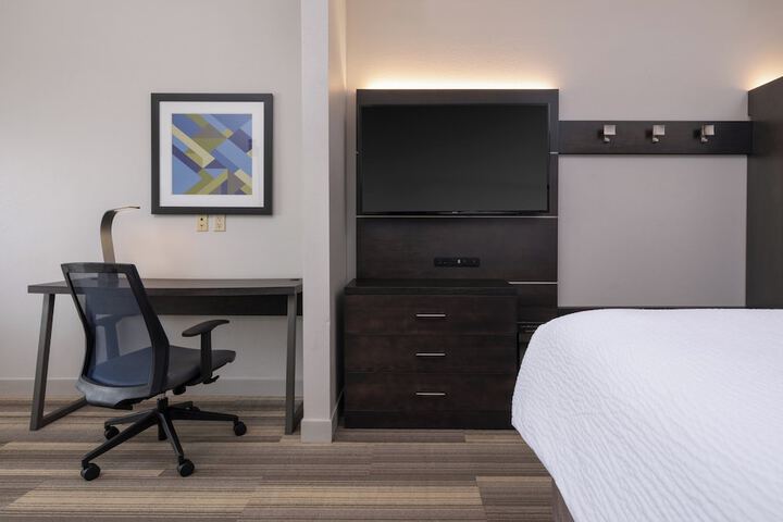 Holiday Inn Express & Suites Lakeland South by IHG