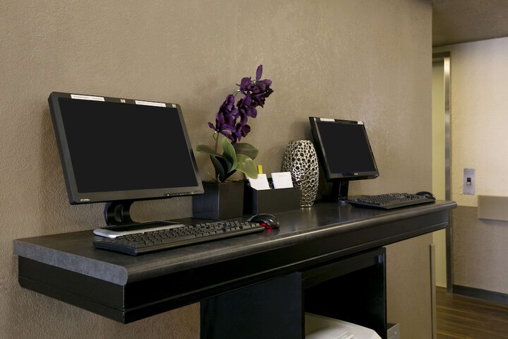 Business Center 34 of 34