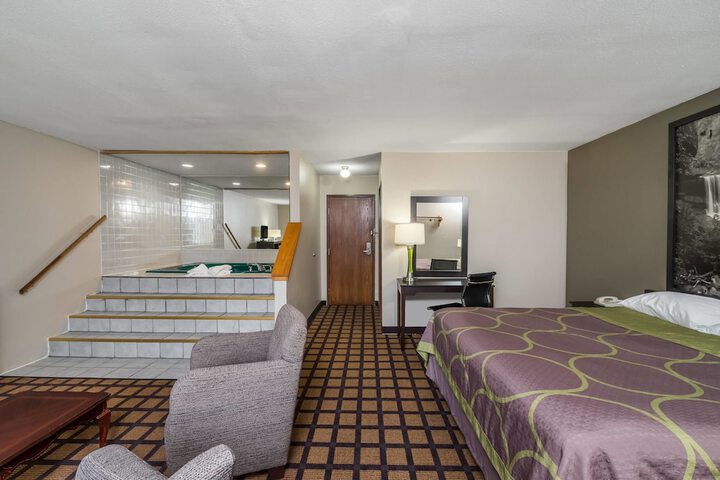 Room 4 of 18