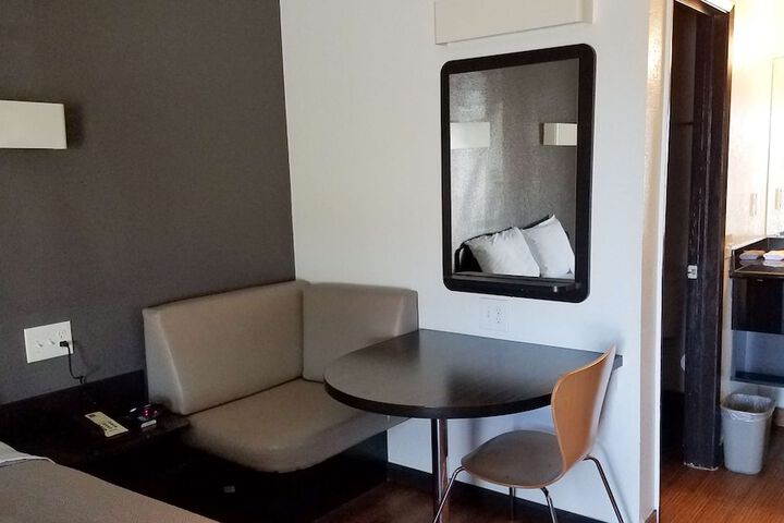 Room 26 of 40