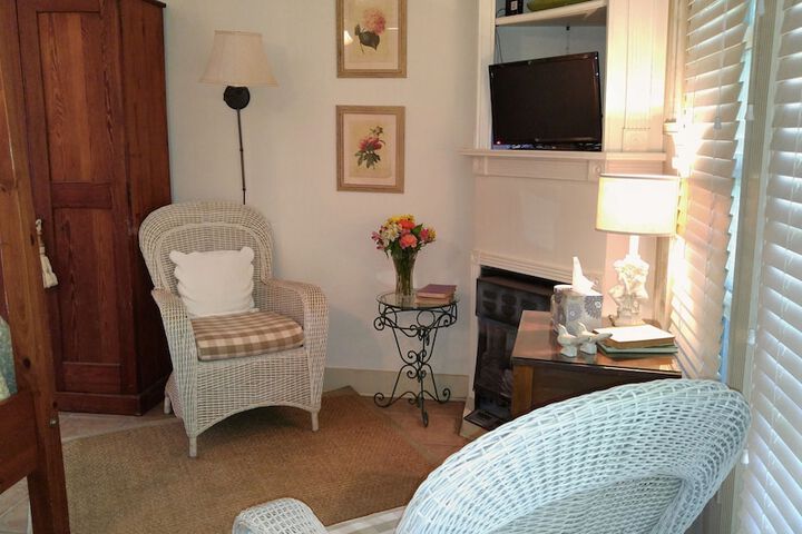 Room 27 of 104