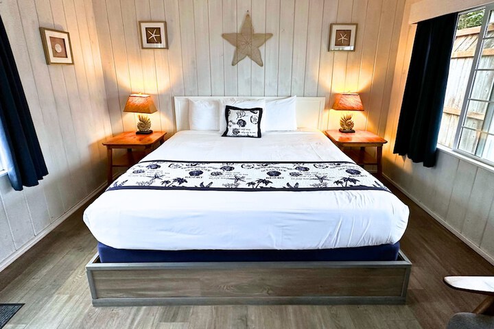 Tillicum Beach Motel (Deanes Oceanfront Lodge)