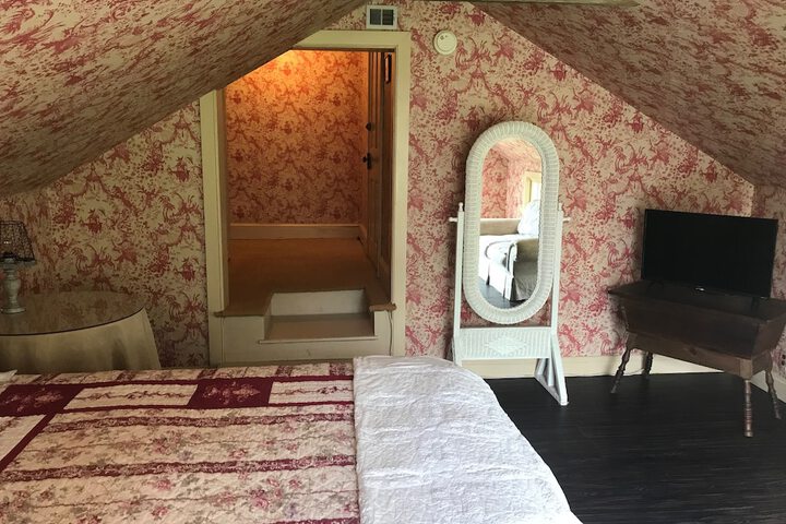 Room 54 of 66