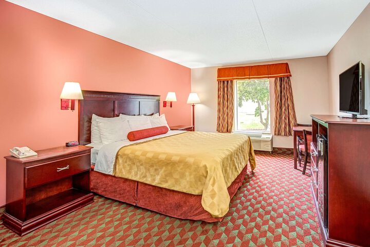 Room 8 of 17