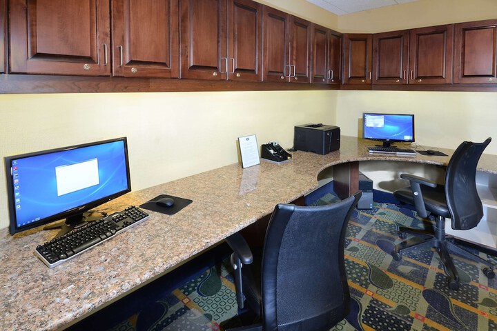 Business Center 32 of 32