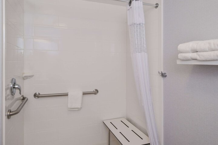 Room 10 of 42