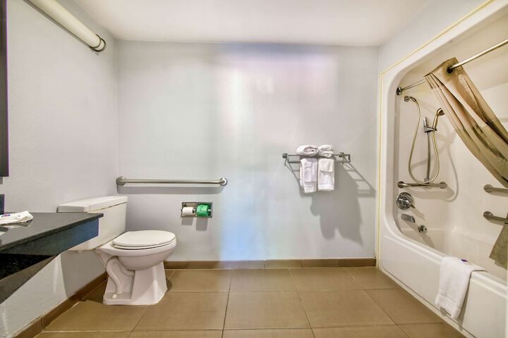 Room 9 of 26