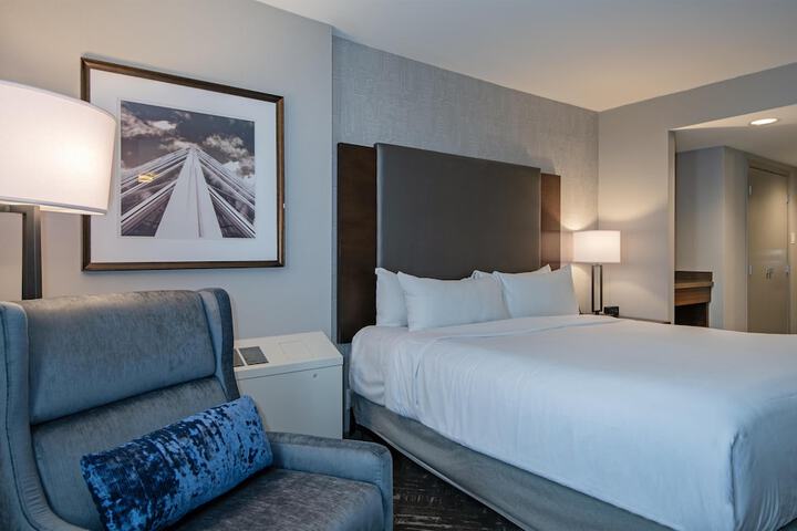 DoubleTree by Hilton Hotel West Edmonton