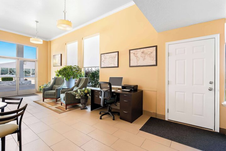 Business Center 27 of 27