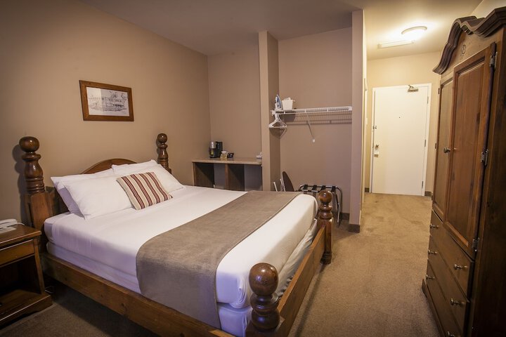 Room 28 of 82