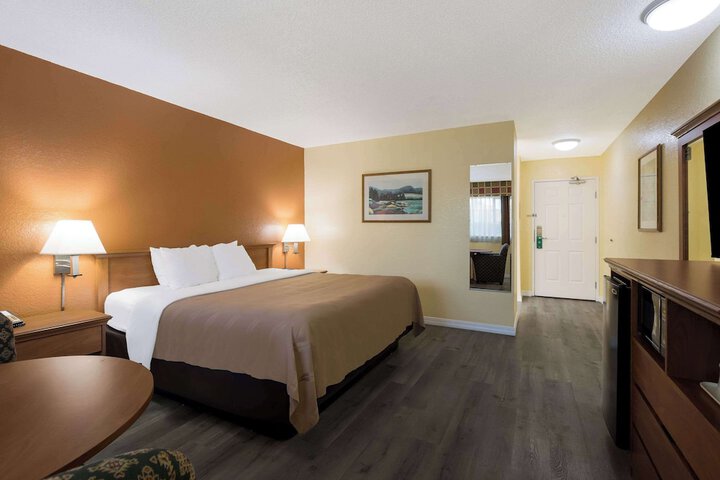 Room 8 of 31