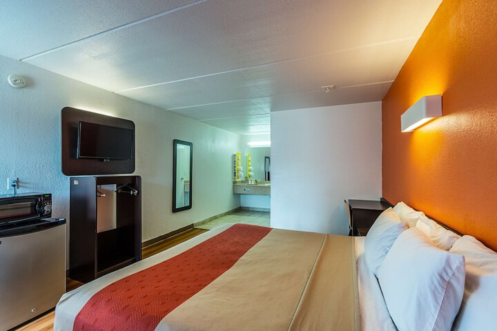 Motel 6 Cleveland TX