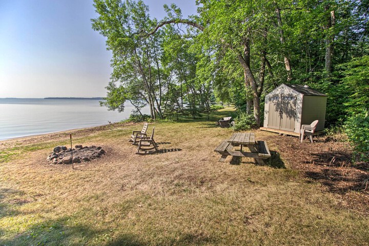 Waterfront Leech Lake Cabin w / Dock Fire Pit