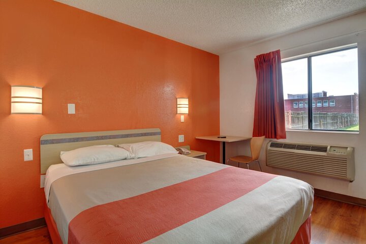 Room 28 of 34