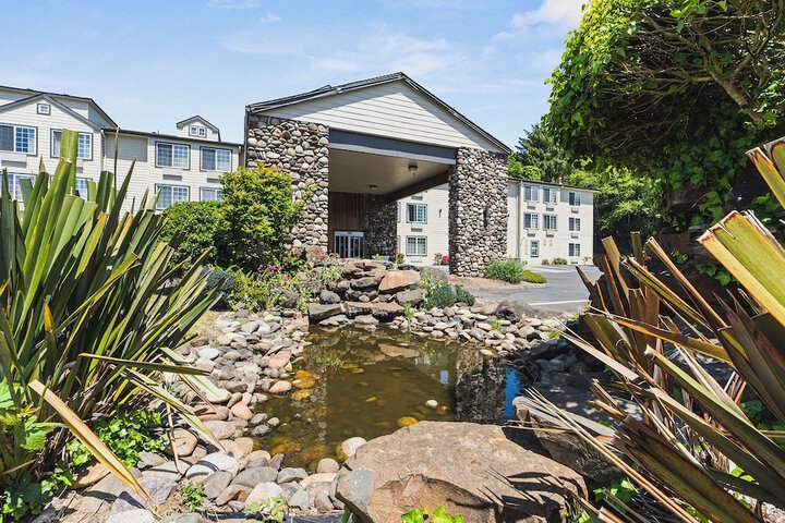 The Ashley Inn & Suites