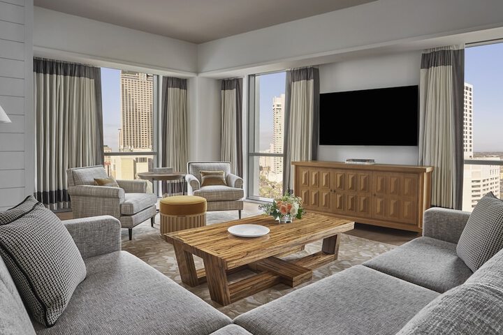 Four Seasons Hotel New Orleans