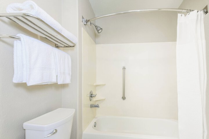 Room 15 of 28