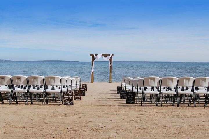 Mackinaw Beach & Bay Inn & Suites