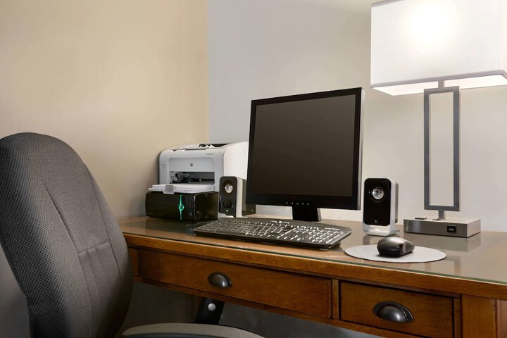 Business Center 31 of 31