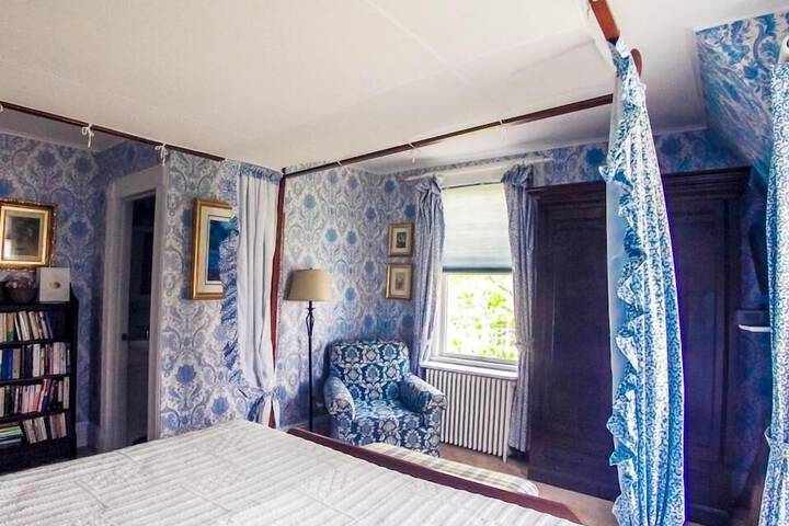 Room 32 of 84
