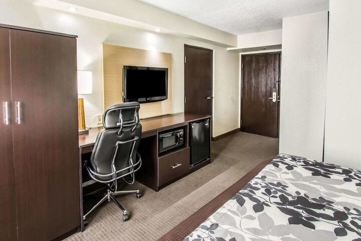 Room 34 of 42