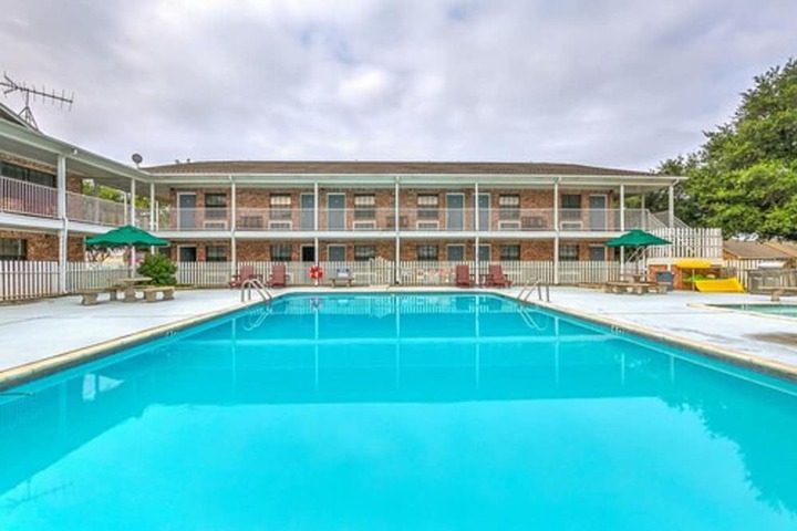 Pool 6 of 39