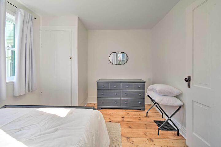 Walk to Beach! Sodus Point Escape w / Private Yard
