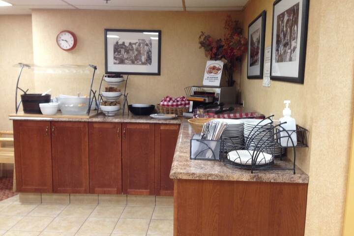 Breakfast/Coffee Service 40 of 52