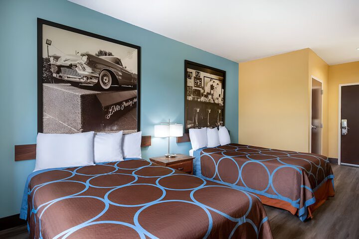 Room 13 of 22