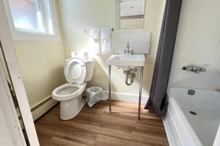 Admirals Quay Motel & Suites