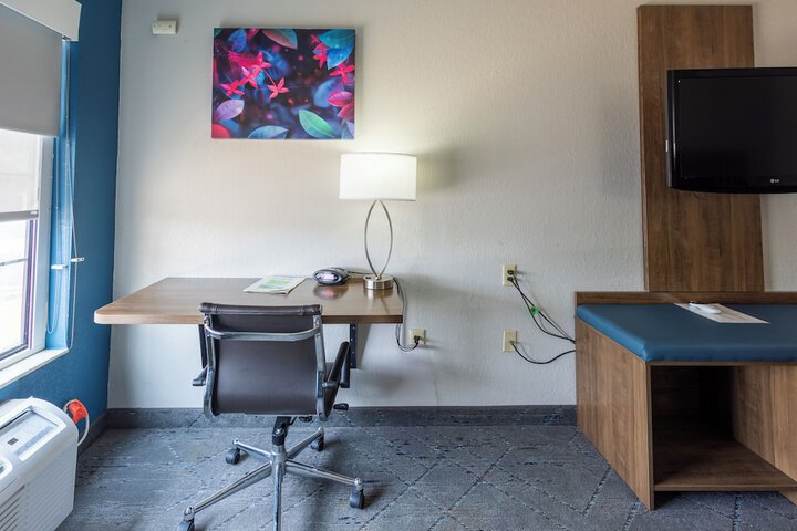 Countryside Inn & Suites