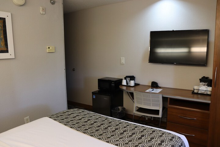 Microtel Inn & Suites by Wyndham Columbus / Near Fort Benning