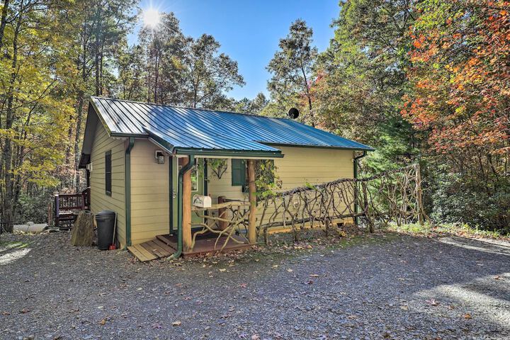 Fletcher Cabin: Wraparound Deck & Pond Access