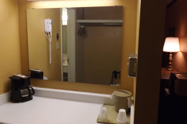 Room 11 of 32