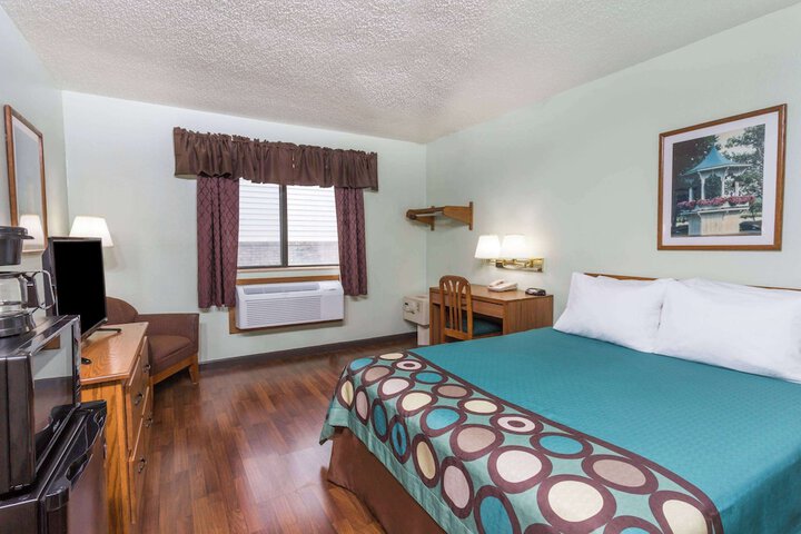 Super 8 by Wyndham Gallipolis Pt Pleasant Area