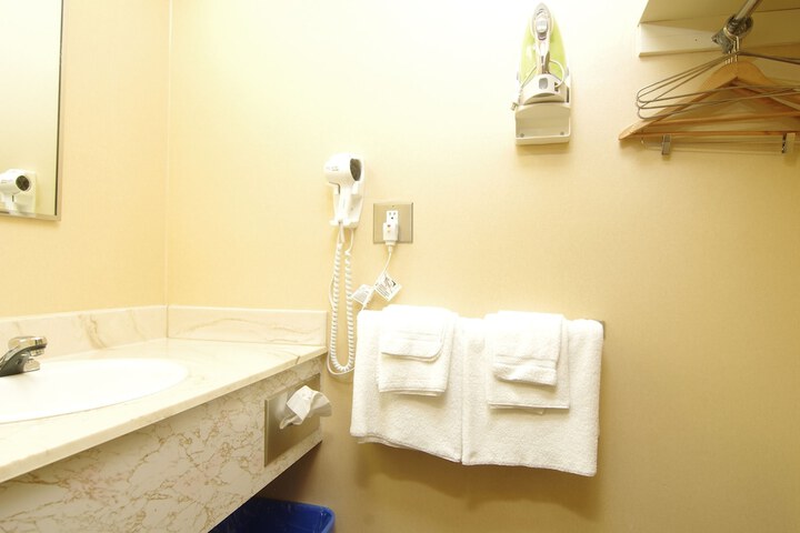 Room 12 of 28