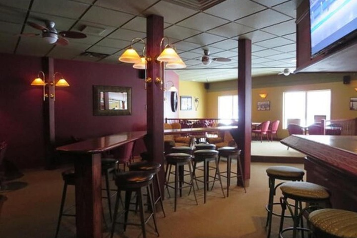Lounge 36 of 40