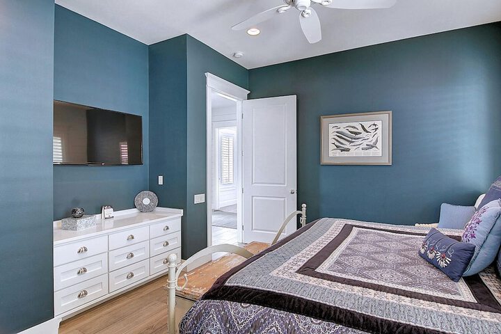 Room 33 of 47