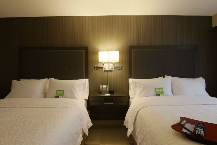 Room 32 of 48