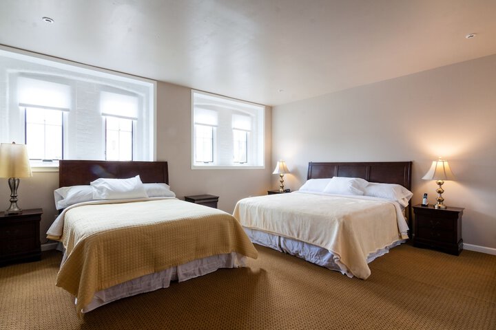 Room 43 of 59