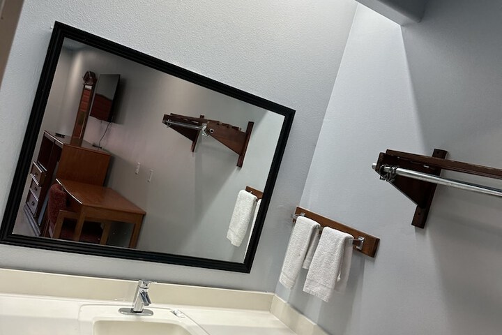 Room 15 of 33